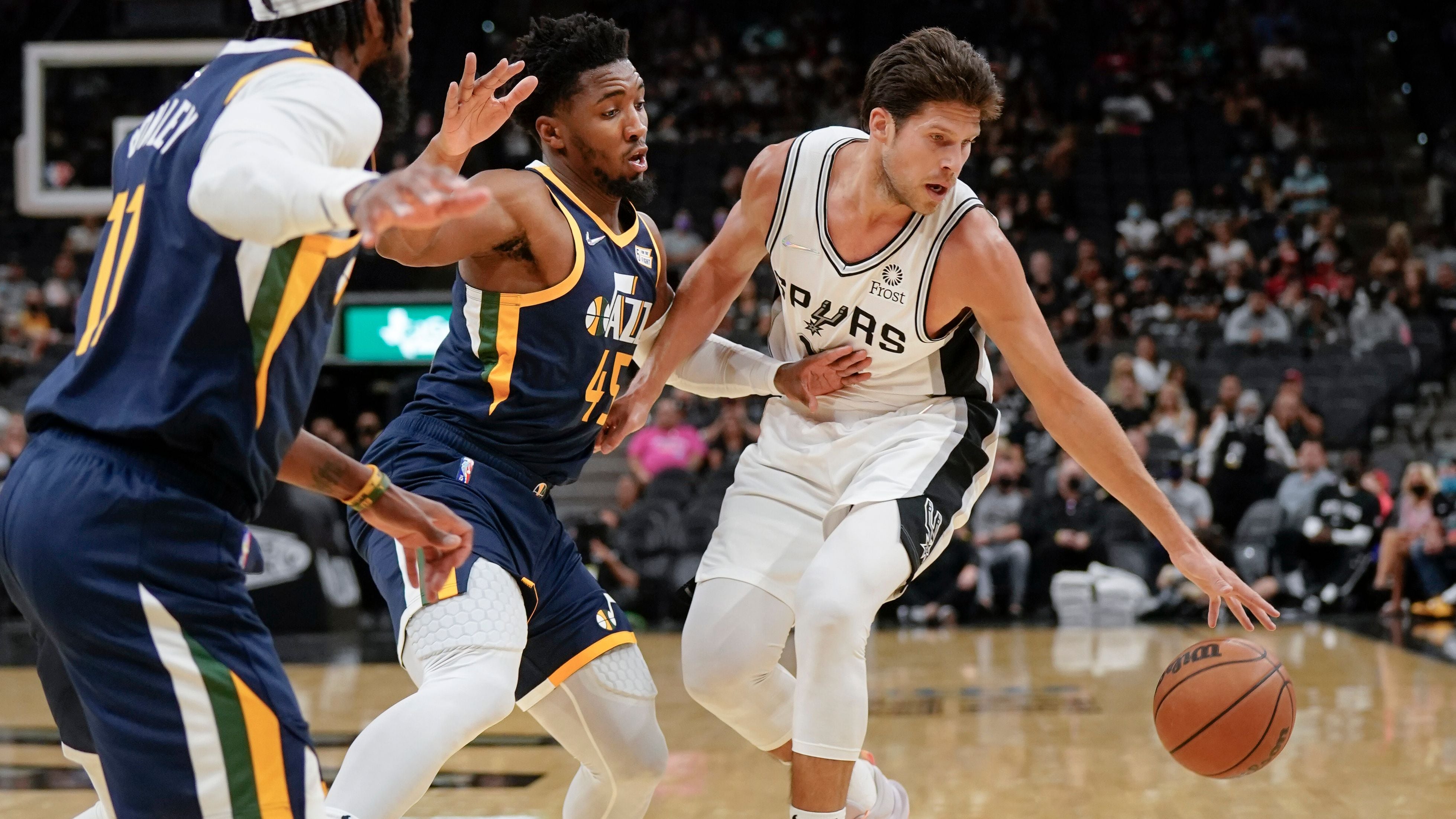 Utah Jazz guard Donovan Mitchell pays tribute to late Utah football players  Aaron Lowe, Ty Jordan