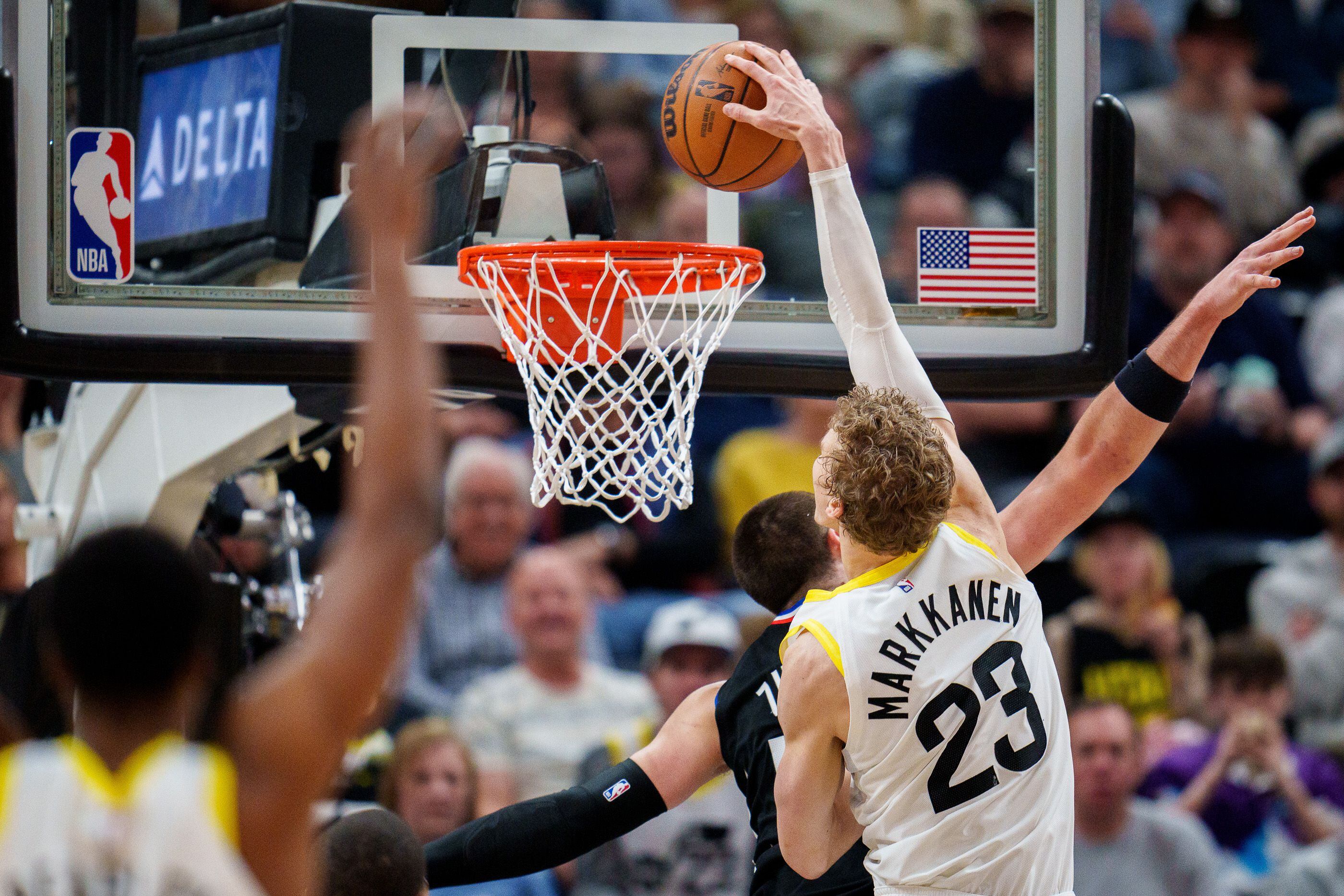 Markkanen Crushes Dunk On Alley-Oop From Conley