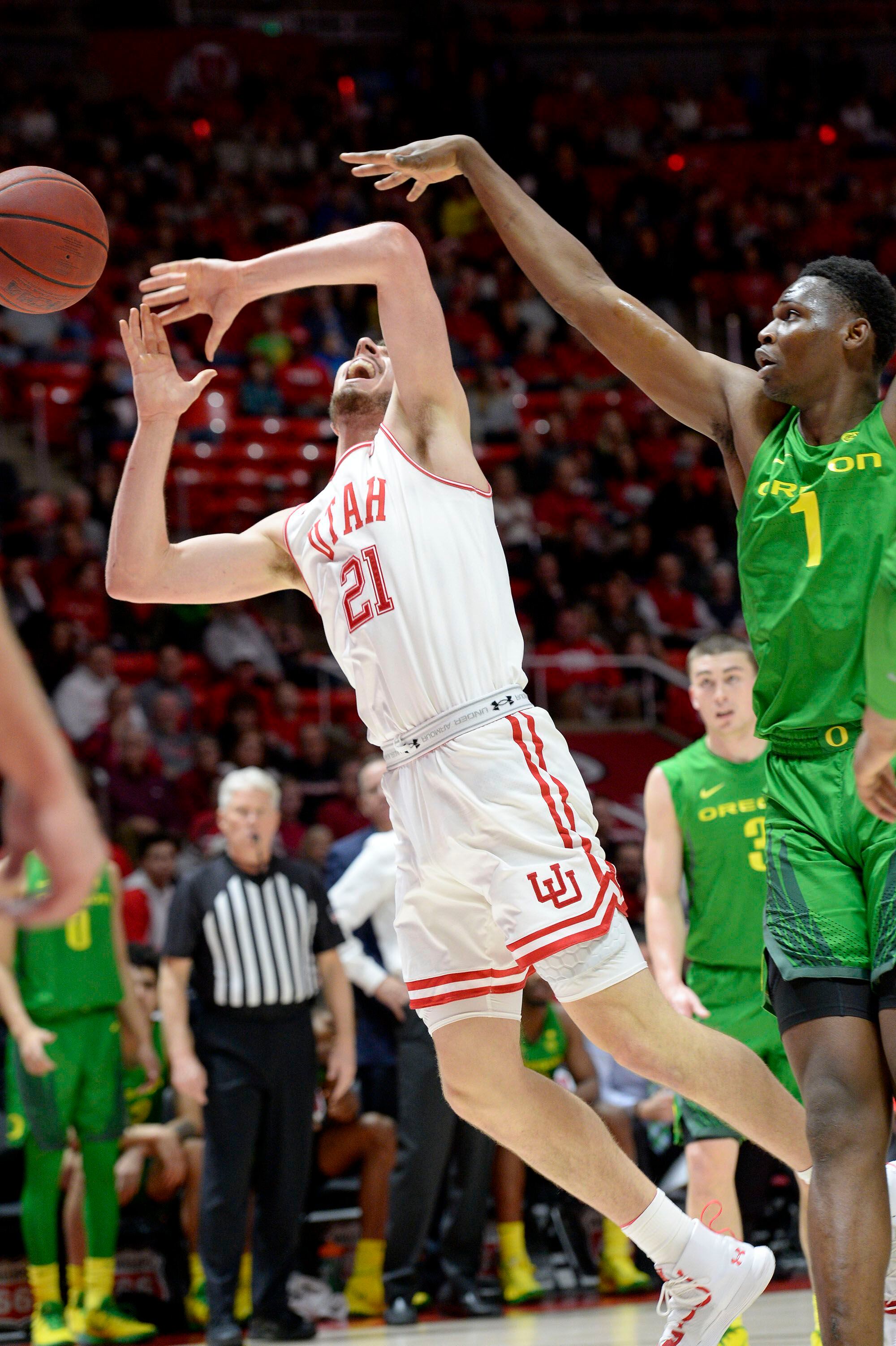 (Leah Hogsten | The Salt Lake Tribune) Utah Utes forward Riley Battin (21) is fouled by Oregon Ducks center N'Faly Dante (1) as the University of Utah basketball team hosts No. 4 Oregon, Jan. 4, 2020, at the Huntsman Center.