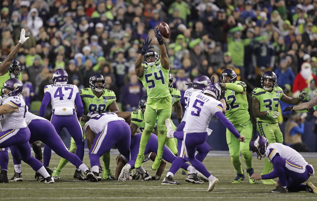 Bobby Wagner blocks field goal to help Seahawks beat Vikings 21-7, close in  on playoff spot