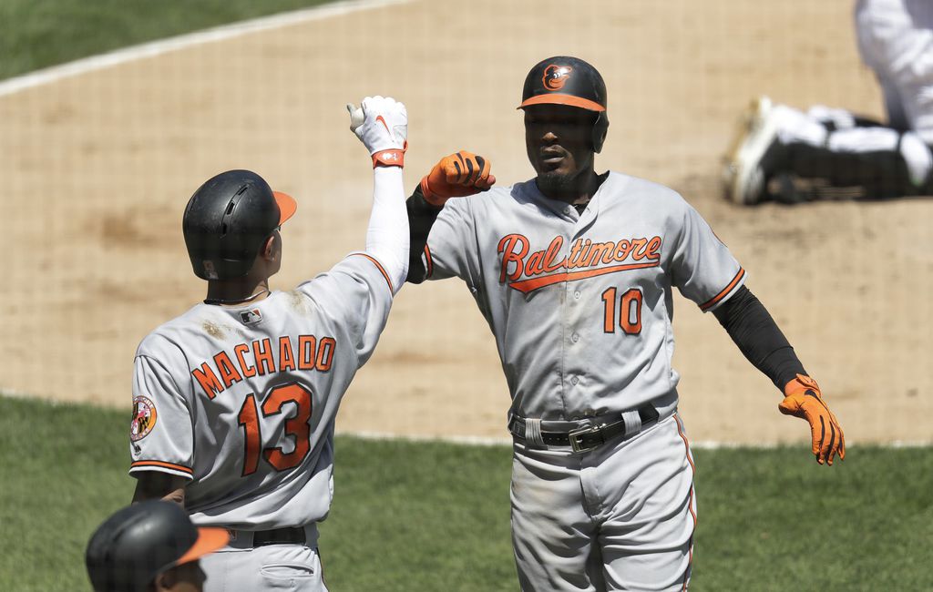 Adam Jones robs Manny Machado of home run