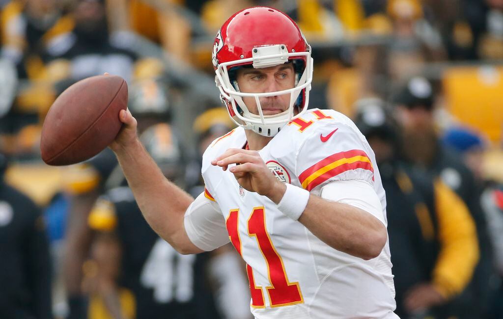 San Francisco 49ers QB Alex Smith (11) looks to pass against the