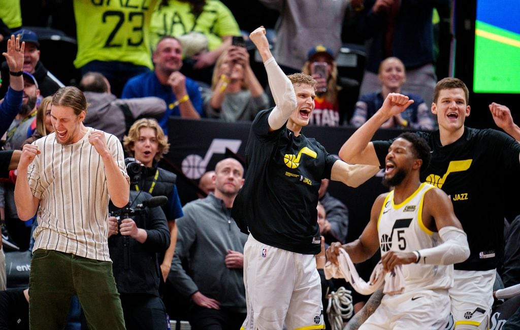 (Trent Nelson  |  The Salt Lake Tribune) Jazz players cheer free chicken as the Utah Jazz host the Los Angeles Clippers, NBA basketball in Salt Lake City on Wednesday, Jan. 18, 2023.