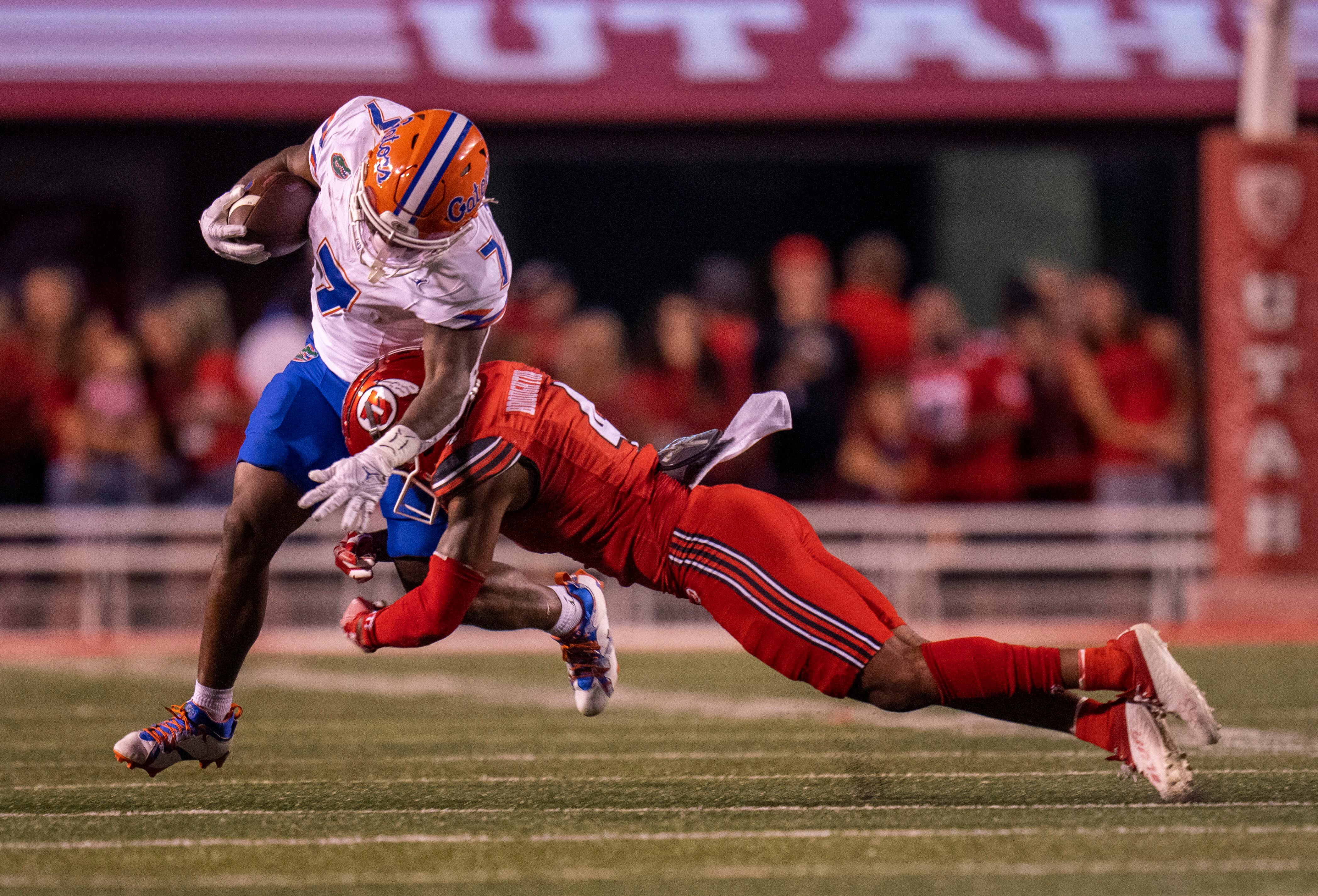 Utah's Karene Reid pulls off a PICK-SIX against UCLA on Dante Moore's FIRST  throw to grab a 7-0 lead