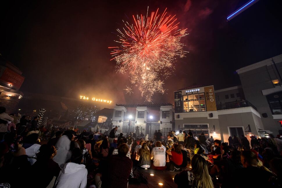 Fireworks at The Gateway light up Salt Lake City for the Fourth The