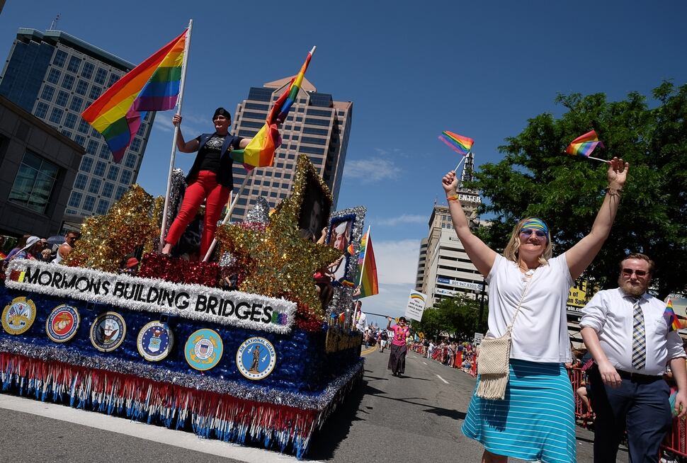 chicago gay pride 2021 parade
