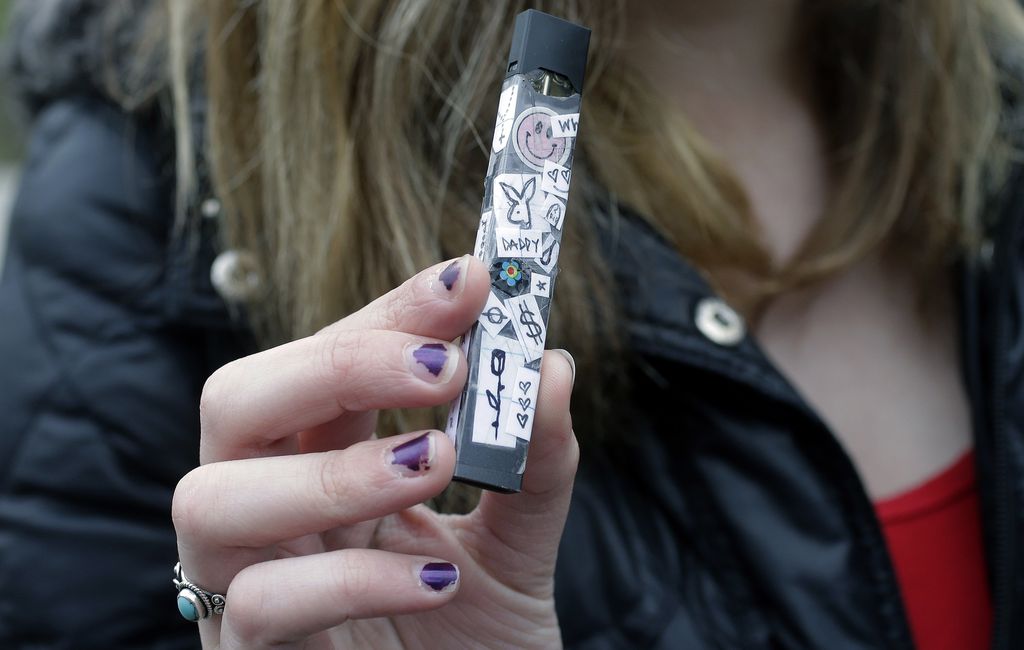 Teens who use e cigarettes more likely to start smoking study says