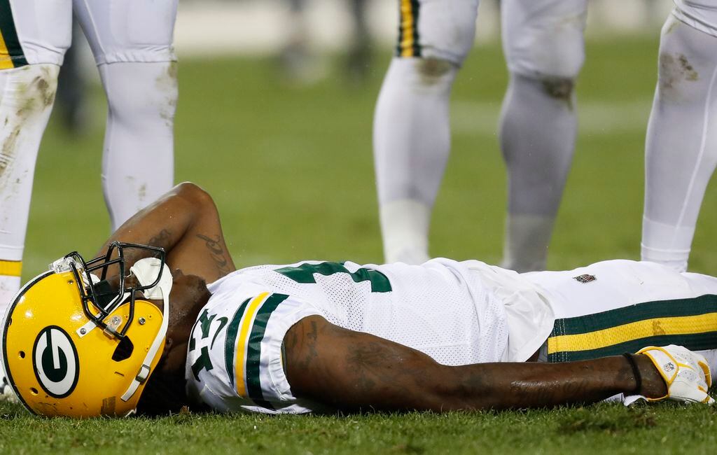 Green Bay Packers wide receiver Davante Adams (17) forces a missed tackle  by Chicago Bears defensive