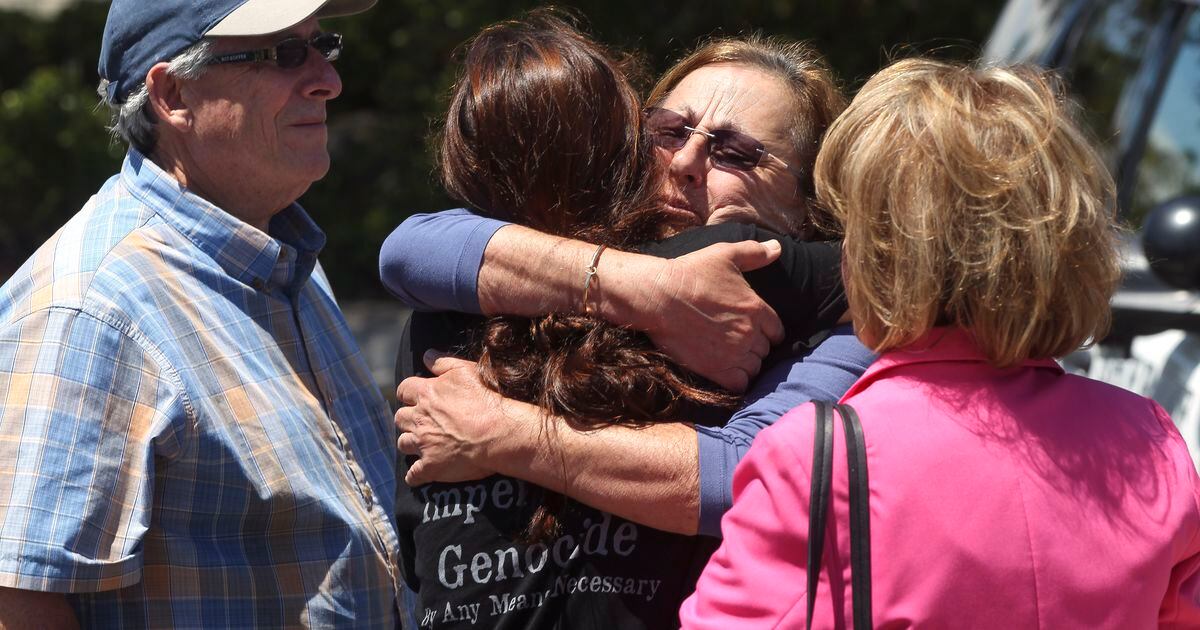 19-year-old kills 1, wounds rabbi and 2 others at California synagogue