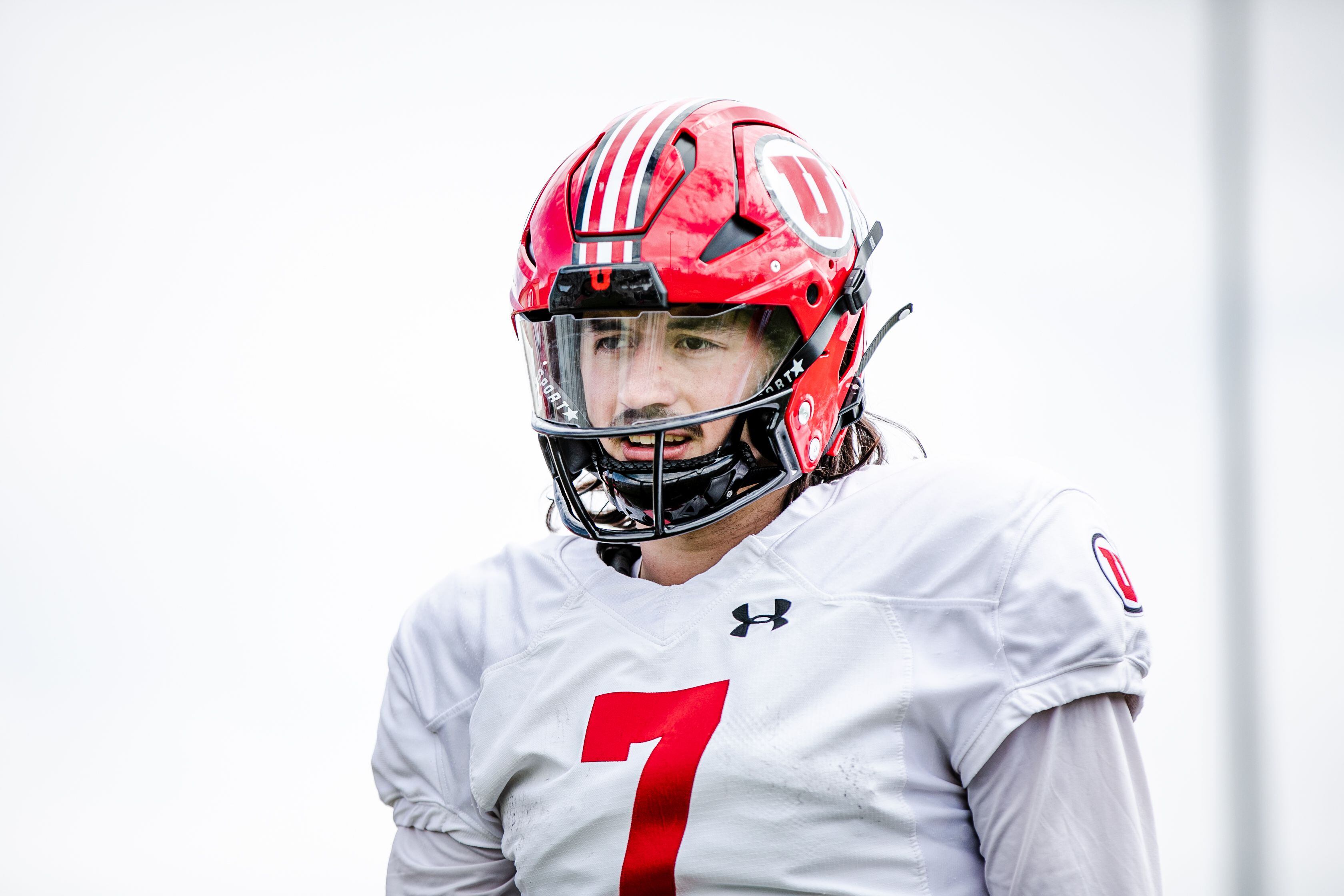 Utah linebacker Devin Lloyd ready for football after weird, unprecedented  offseason