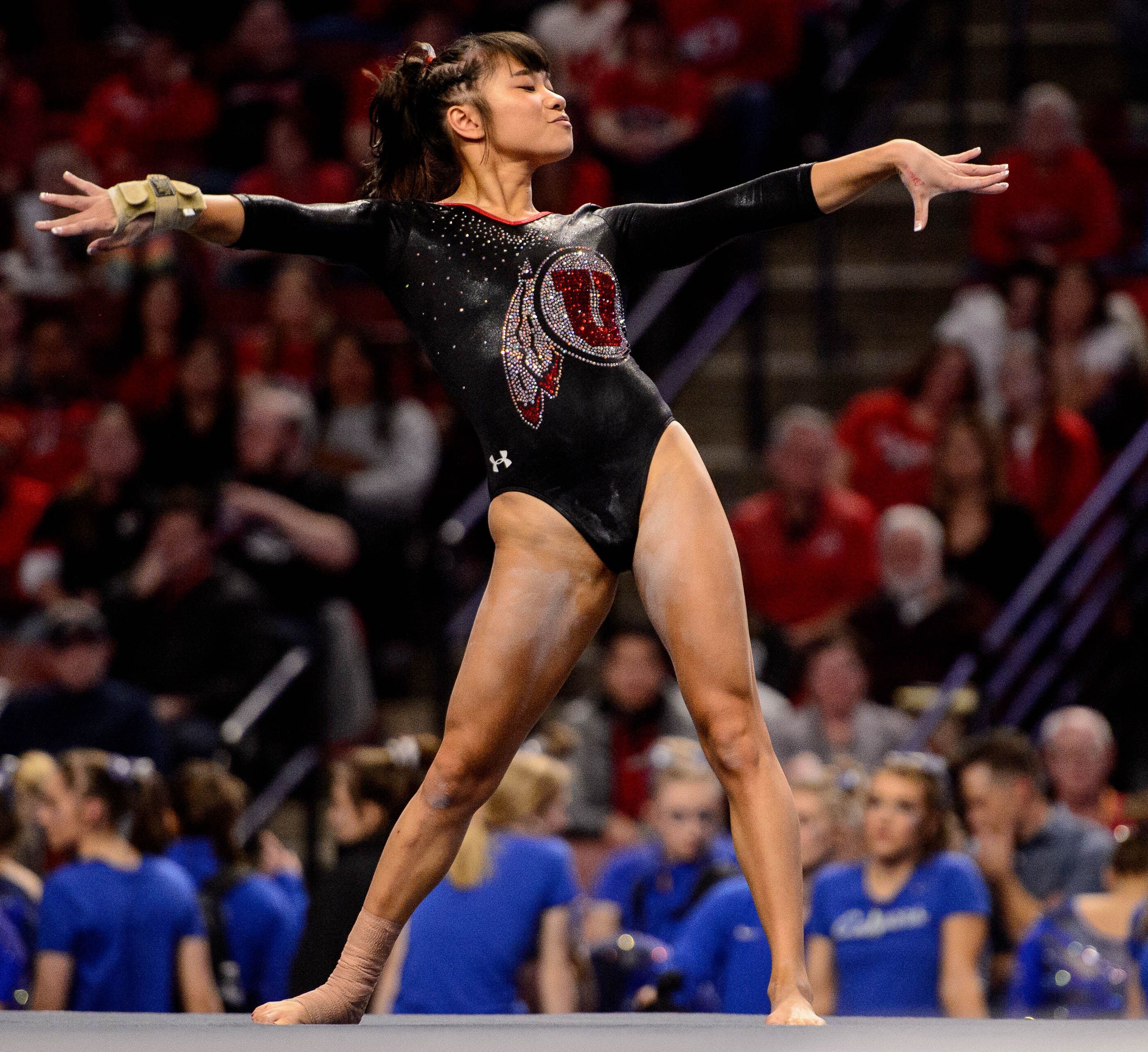 (Trent Nelson | The Salt Lake Tribune) Utah's Kim Tessen on the floor at the Best of Utah NCAA Gymnastics Meet in West Valley City on Saturday, Jan. 11, 2020.