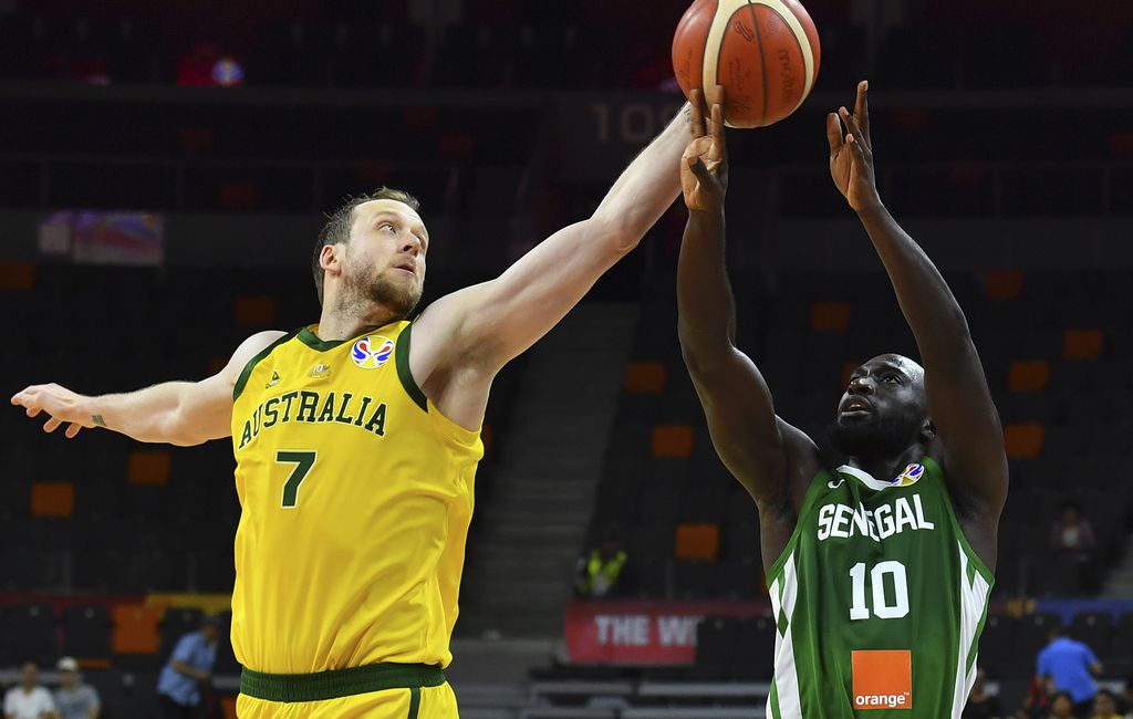 Joe Ingles almost pulls off the first triple-double in World Cup history as  Australia advances