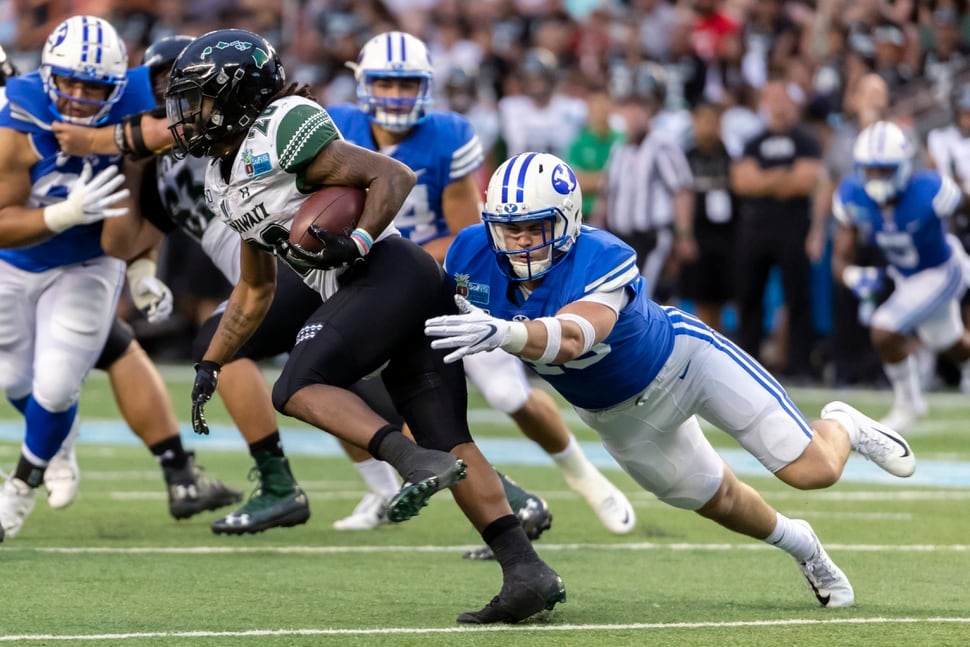 BYU can’t hold on, falls 3834 to Hawaii in final minutes of a wild