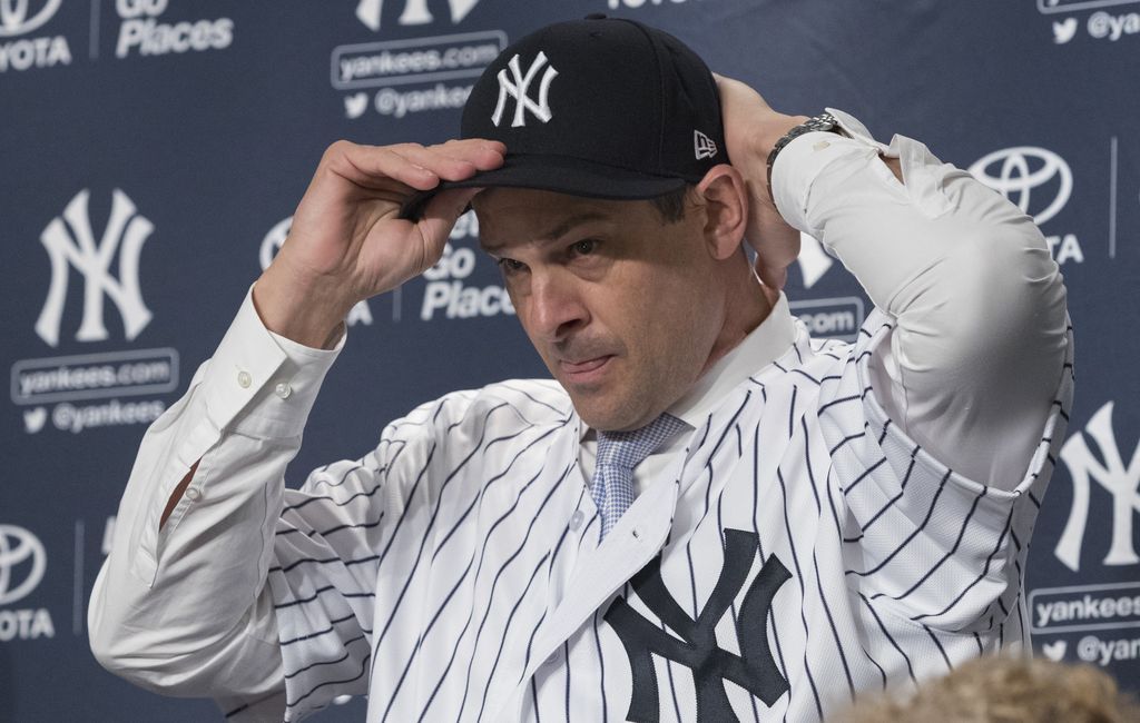 Why Yankees' Aaron Boone wore his uniform top for the 1st time
