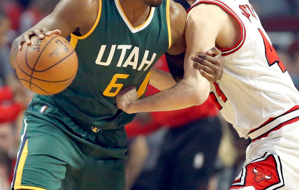 Derrick Favors seeks to return to the NBA with the Chicago Bulls