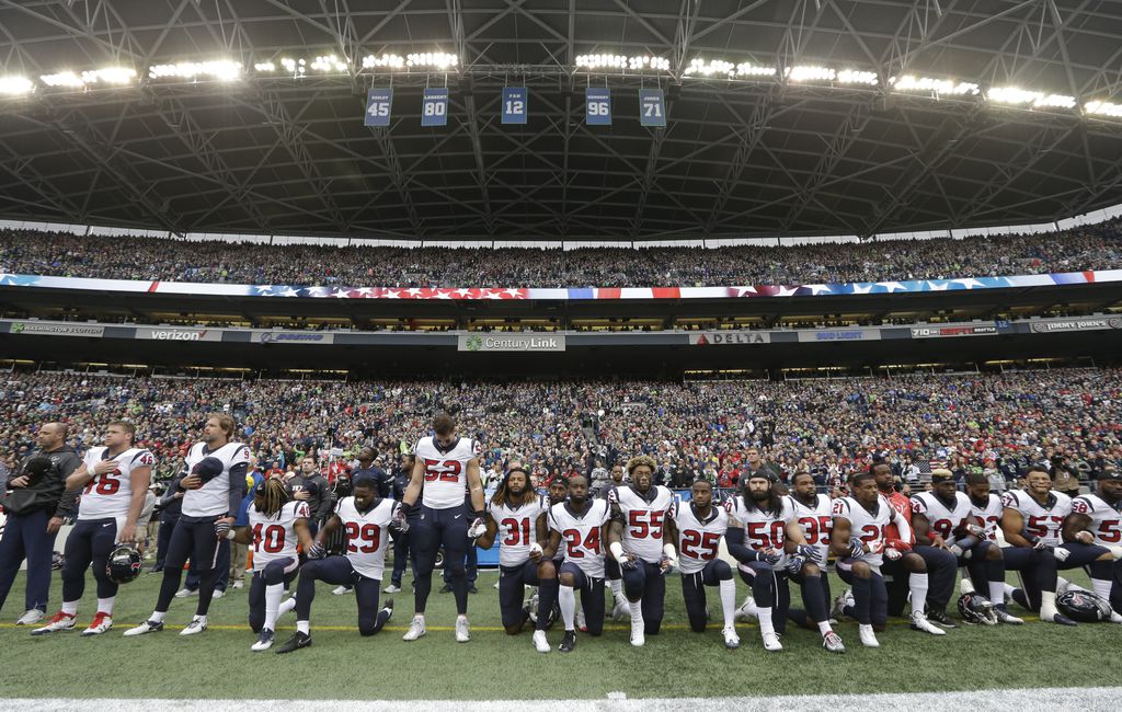 Several N.F.L. Players Protest Racism and Hate as Season Begins - The New  York Times