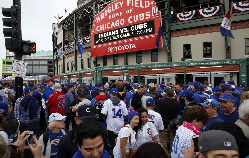 Cubs fans find championship shirts worth the wait