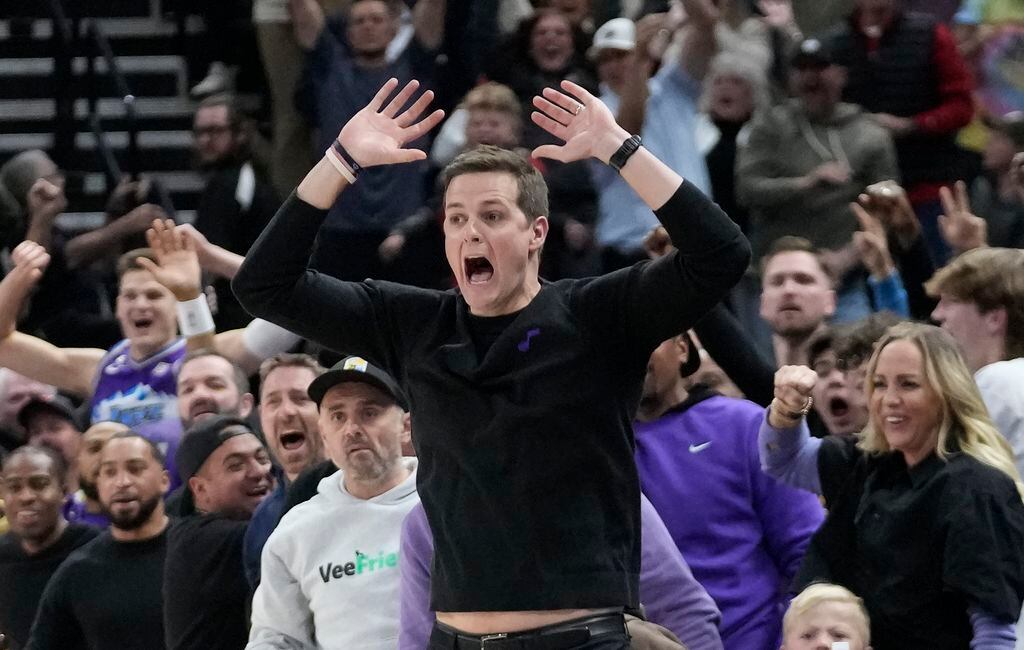 The Warriors gifted Jazz last second win on most chaotic ending of