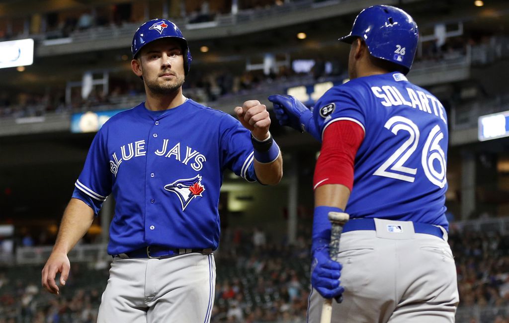 Justin Smoak goes deep twice, Jays beat Rangers 3-1 in 10 innings