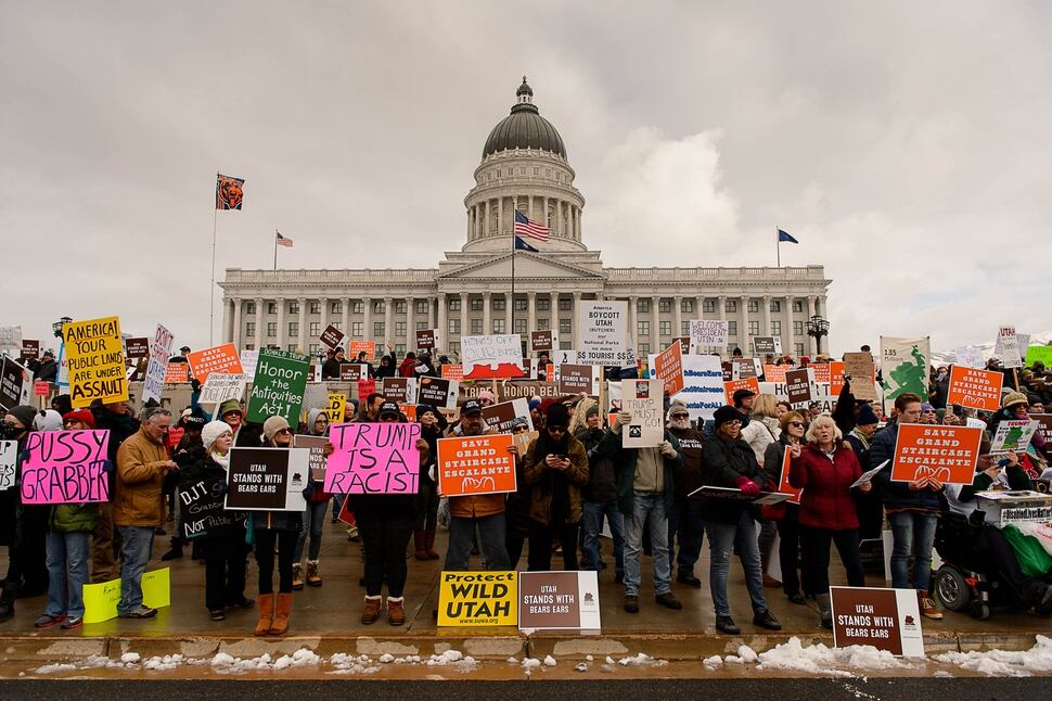 Trump greeted by thousands of Utah protesters, some who blocked ...
