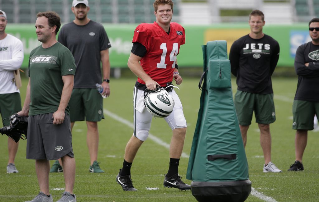 Jets Strongly Considered Keeping Sam Darnold