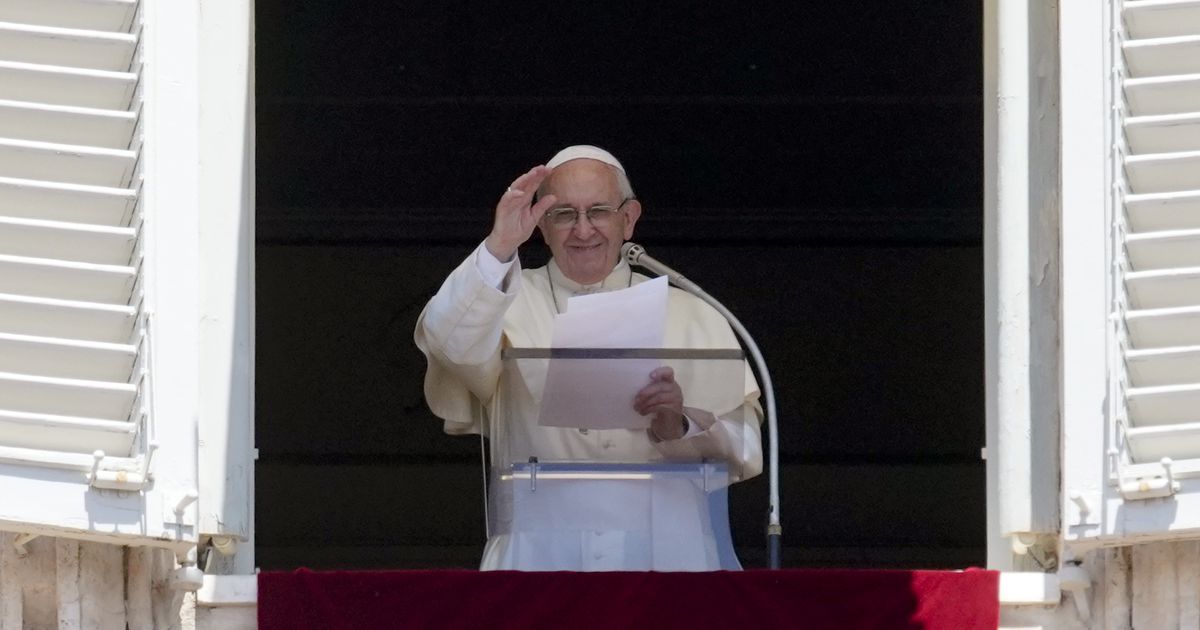 Pope Francis Begins Purge In Chilean Church Over Sex Abuse Scandal