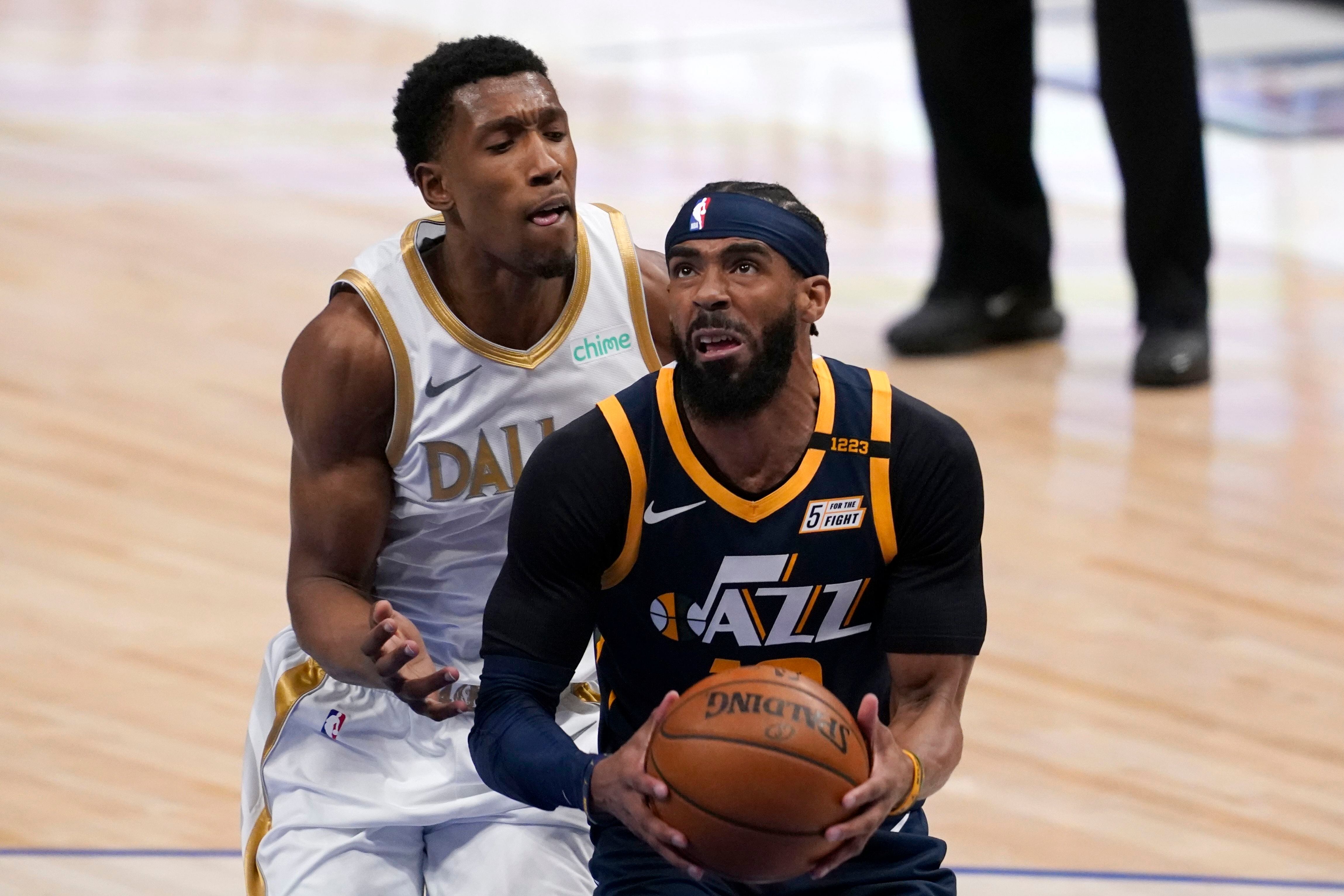 Utah Jazz Players Donovan Mitchell, Royce O'Neale Playing Against Each  Other In Video Game Tournament