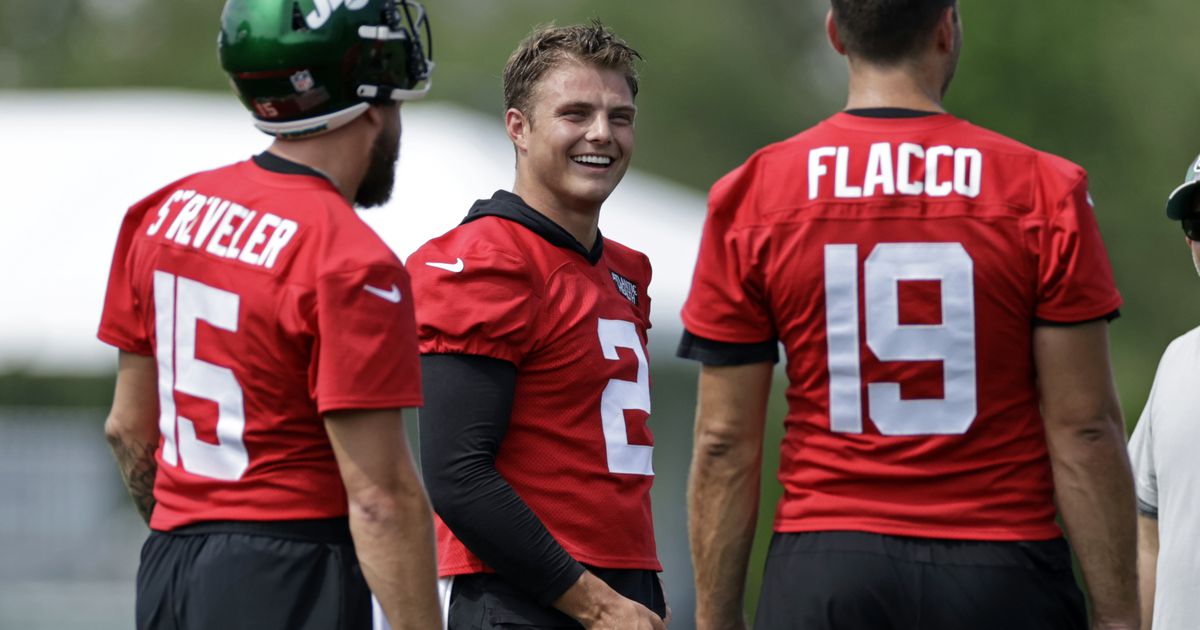 Jets QB Zach Wilson spending offseason in odd limbo while team pursues  Aaron Rodgers