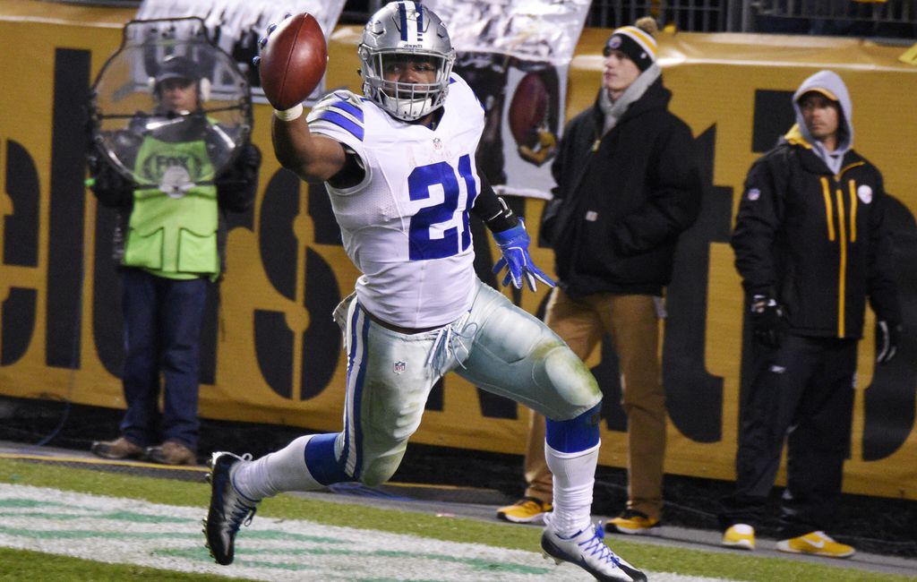 Cowboys hope Ezekiel Elliott's return goes better than Aaron Rodgers'