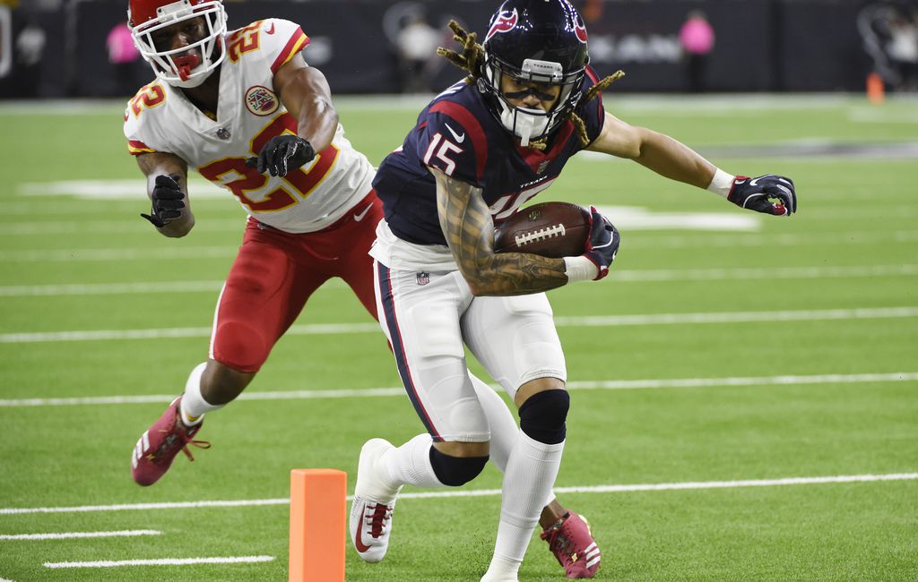 October 30, 2017: Kansas City Chiefs cornerback Marcus Peters (22) picks up  a fumble and takes it for a touchdown in the first half during the NFL  Football Game between the Denver