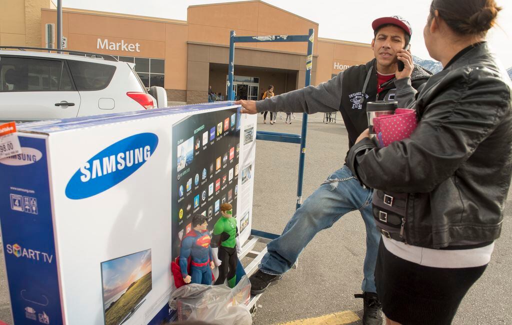 Thanksgiving shoppers take a bite out of Black Friday