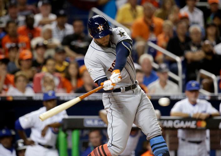 National League's St. Louis Cardinals catcher Yadier Molina (4), throws  during the sixth inning at the MLB baseball All-Star Game, Tuesday, July  11, 2017, in Miami. (AP Photo/Lynne Sladky)