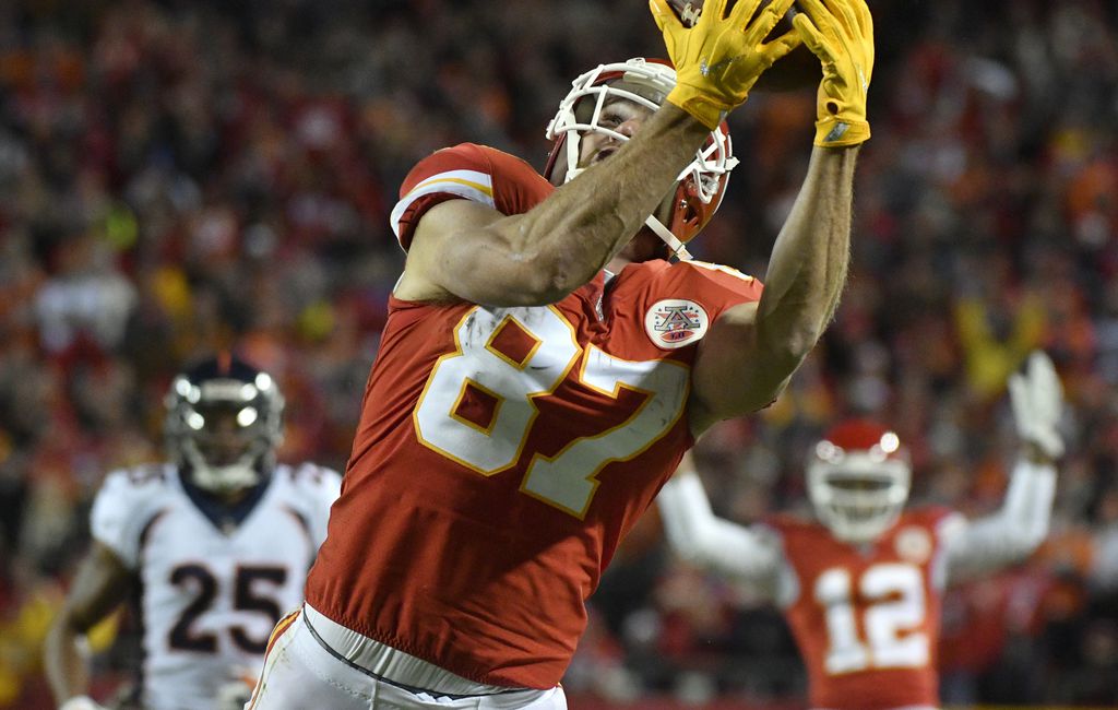 October 30, 2017: Kansas City Chiefs tight end Travis Kelce (87) makes a  reception for a first down in the first half during the NFL Football Game  between the Denver Broncos and