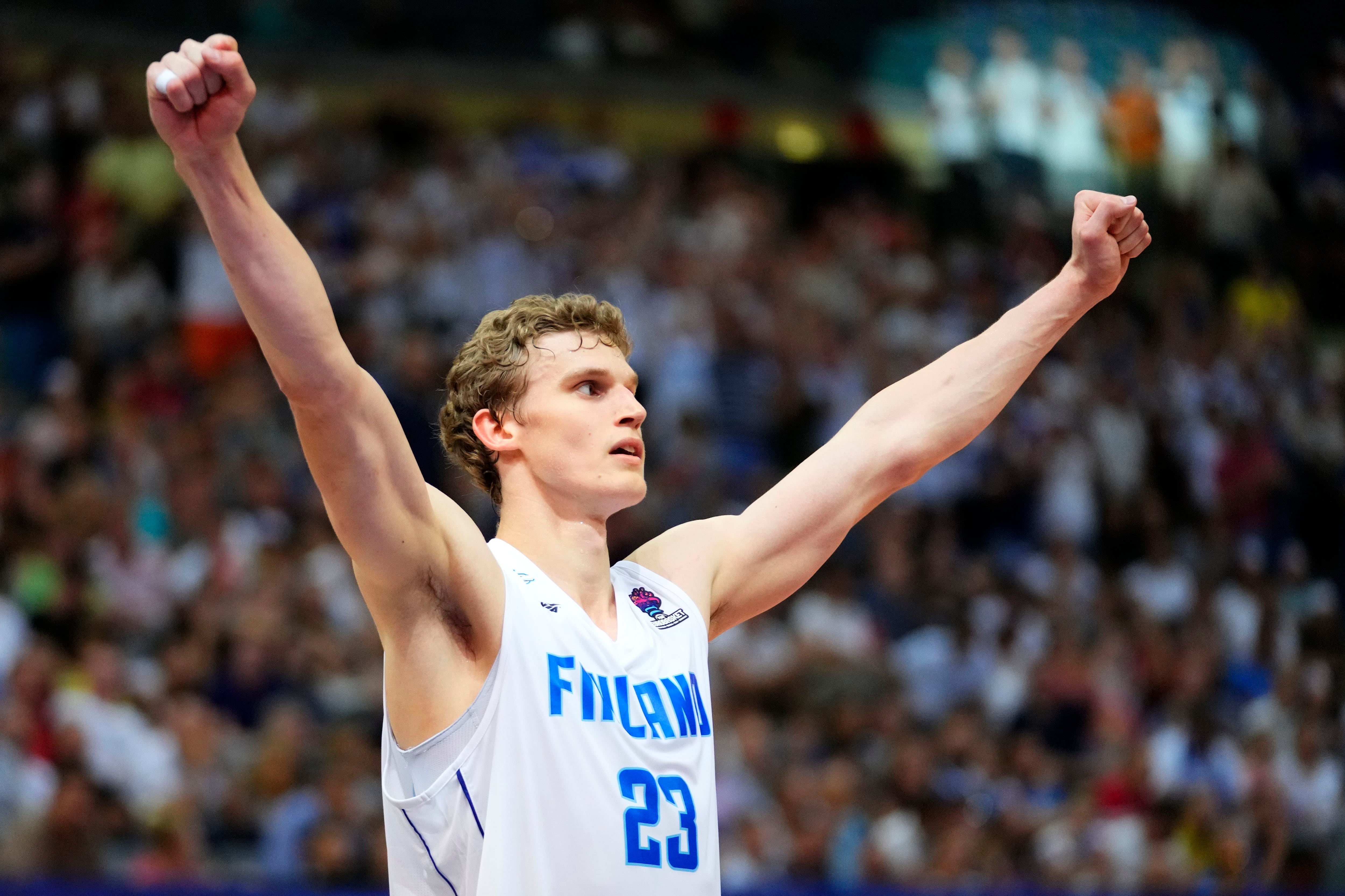 Jazz F Lauri Markkanen & Finland Fall to Australia in FIBA Opener