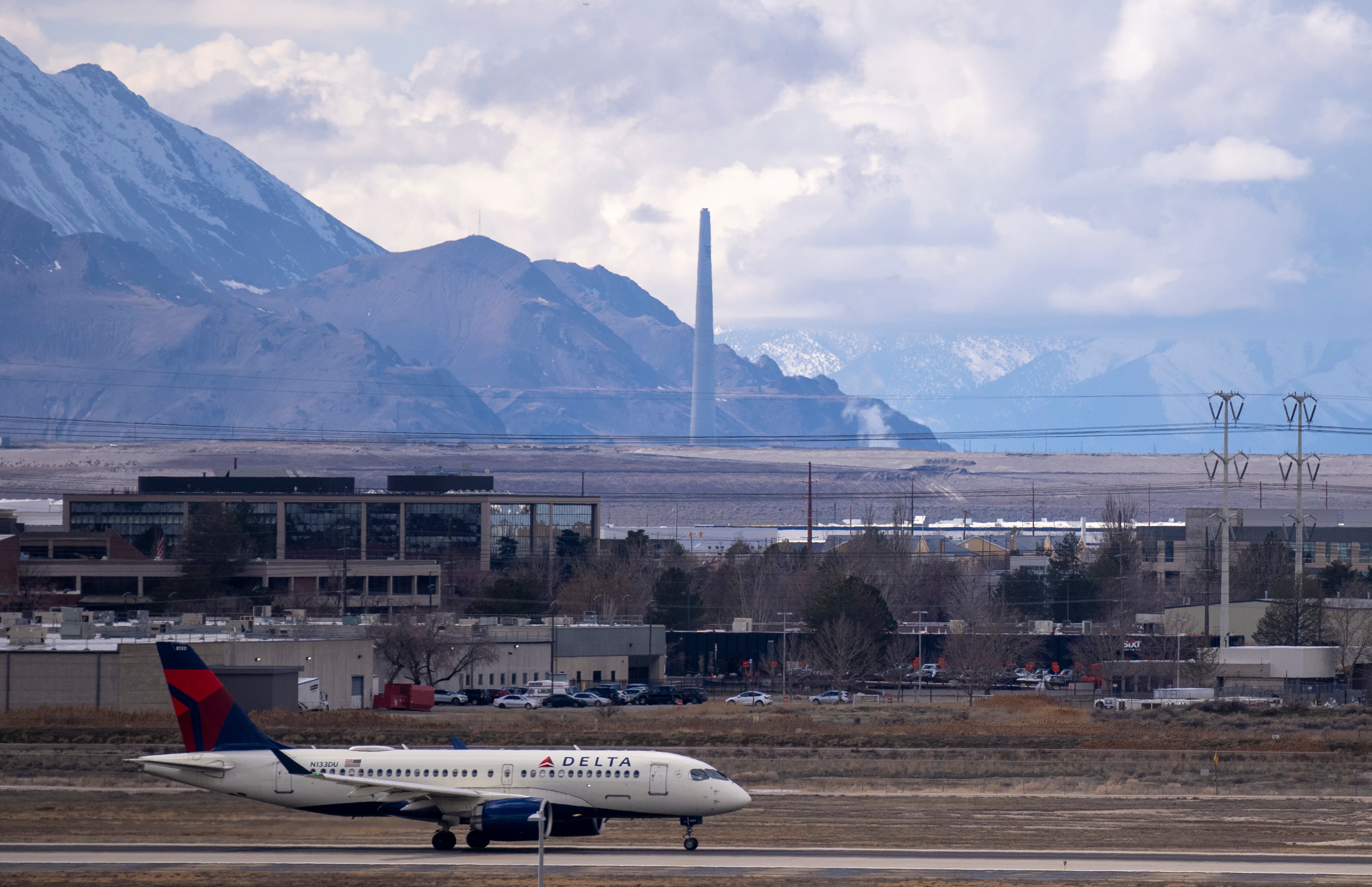 (Rick Egan | The Salt Lake Tribune) A plane lands at Salt Lake City International Airport, on Thursday, Feb. 22, 2024.
