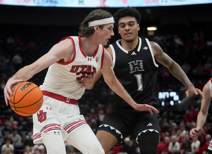 (Bethany Baker  |  The Salt Lake Tribune) Utah Utes center Branden Carlson (35) drives to the basket as Hawaii Warriors forward Justin McKoy (1) tries to steal at the Delta Center in Salt Lake City on Thursday, Nov. 30, 2023.
