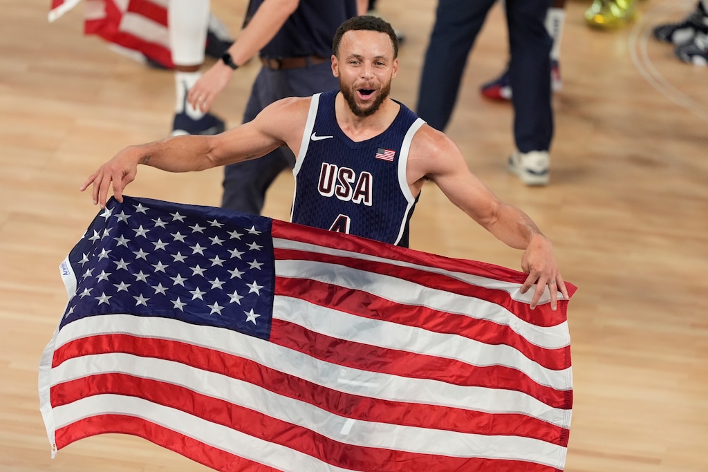 United States' Stephen Curry (4) reacts after winning a men's gold medal basketball game against France at Bercy Arena at the 2024 Summer Olympics, Saturday, Aug. 10, 2024, in Paris, France. (AP Photo/Michael Conroy)