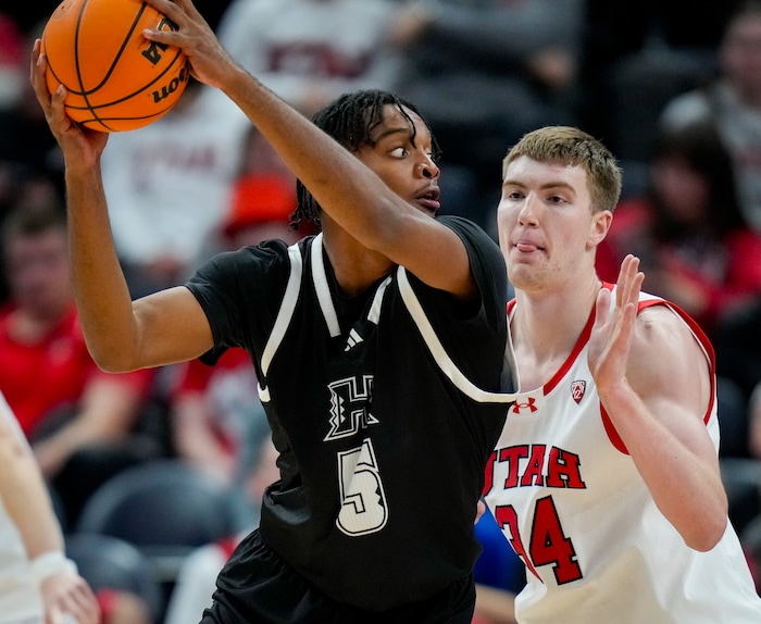 (Bethany Baker  |  The Salt Lake Tribune) Hawaii Warriors forward Bernardo da Silva (5) looks to pass the ball as Utah Utes center Lawson Lovering (34) defends at the Delta Center in Salt Lake City on Thursday, Nov. 30, 2023.