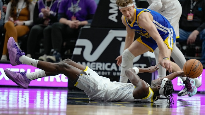 (Francisco Kjolseth  |  The Salt Lake Tribune) Utah Jazz forward Taylor Hendricks (0) takes a tumble in front of Golden State Warriors guard Brandin Podziemski (2) during an NBA basketball game Thursday, Feb. 15, 2024, in Salt Lake City.