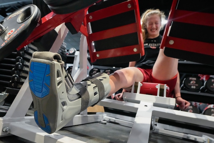 (Francisco Kjolseth  |  The Salt Lake Tribune) Hitting the weights, Utah basketball player Gianna Kneepkens makes her way back from a season-ending injury as she trains alongside her teammates on Wednesday, Jan. 24, 2024. 