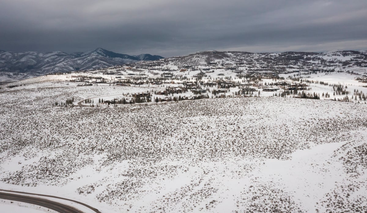 Exclusive golf community in Utah bootlegged costly wines and hemorrhaged millions, lawsuit alleges