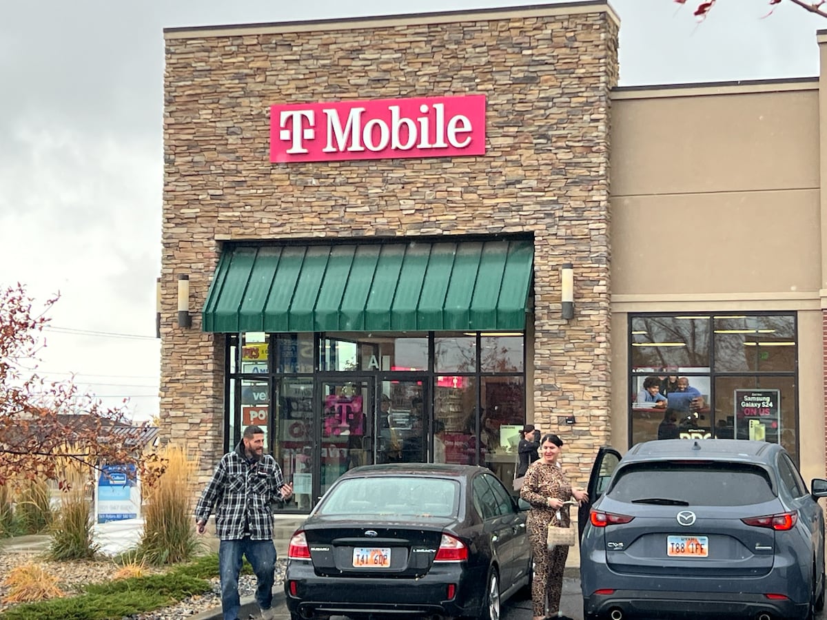 Utah shoppers of T-Cellular experiencing an obvious carrier outage