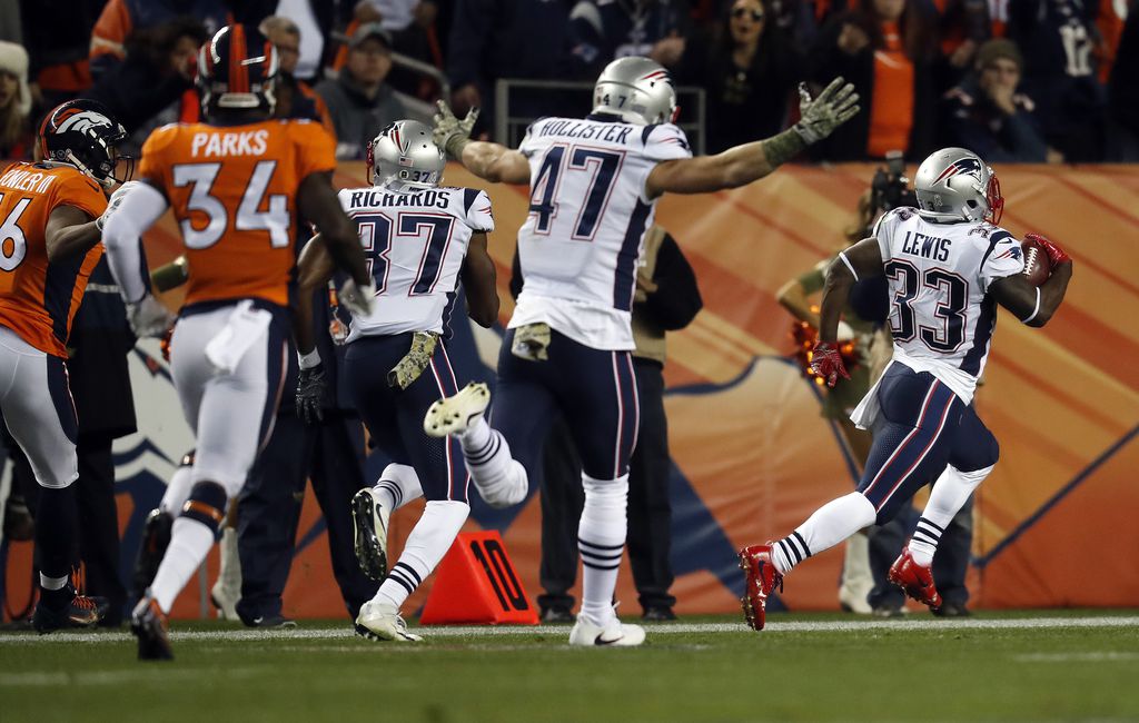 NFL: Tom Brady has a losing record against the Denver Broncos