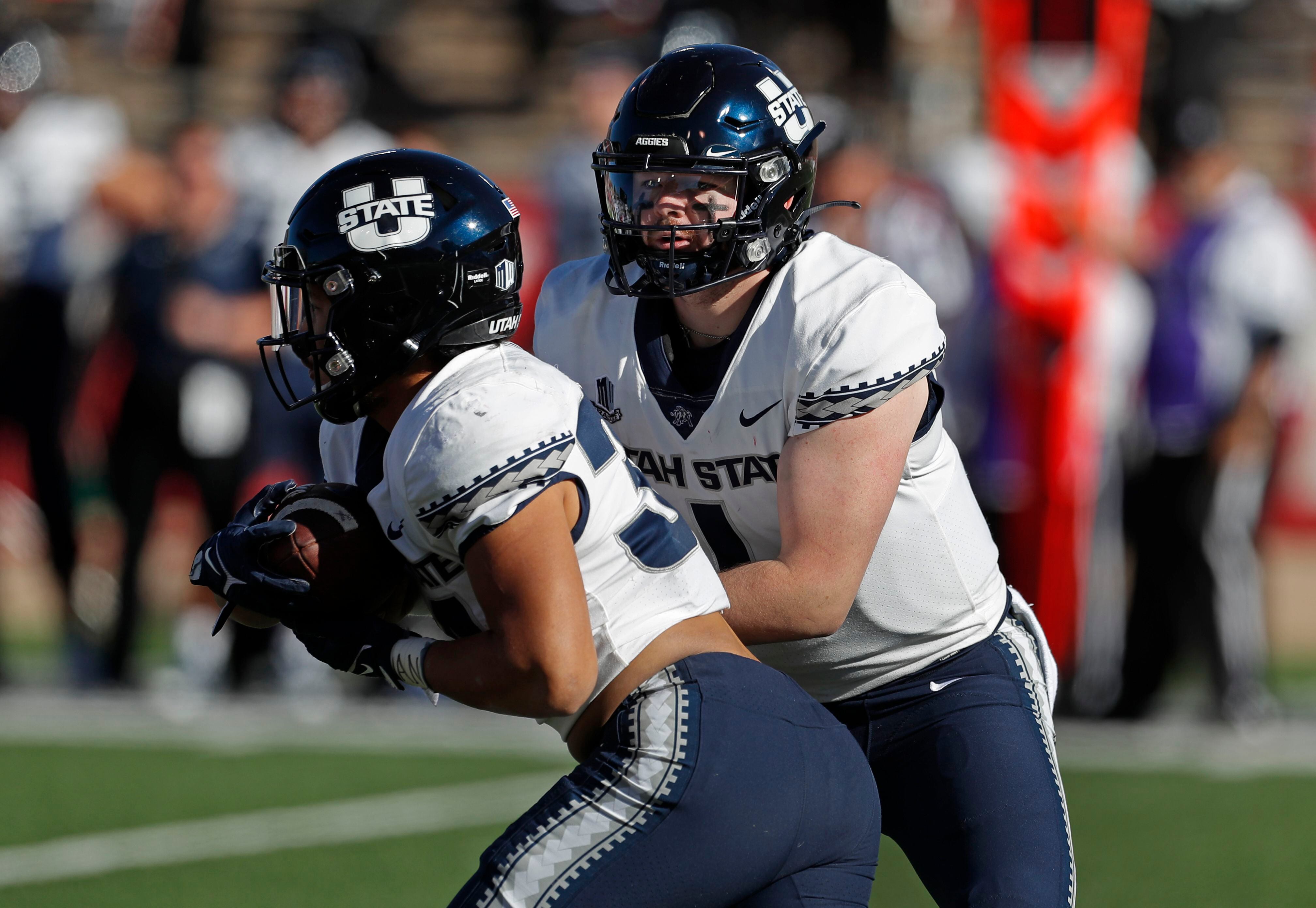 Former USU QB Scores Twice On Thursday Night Football