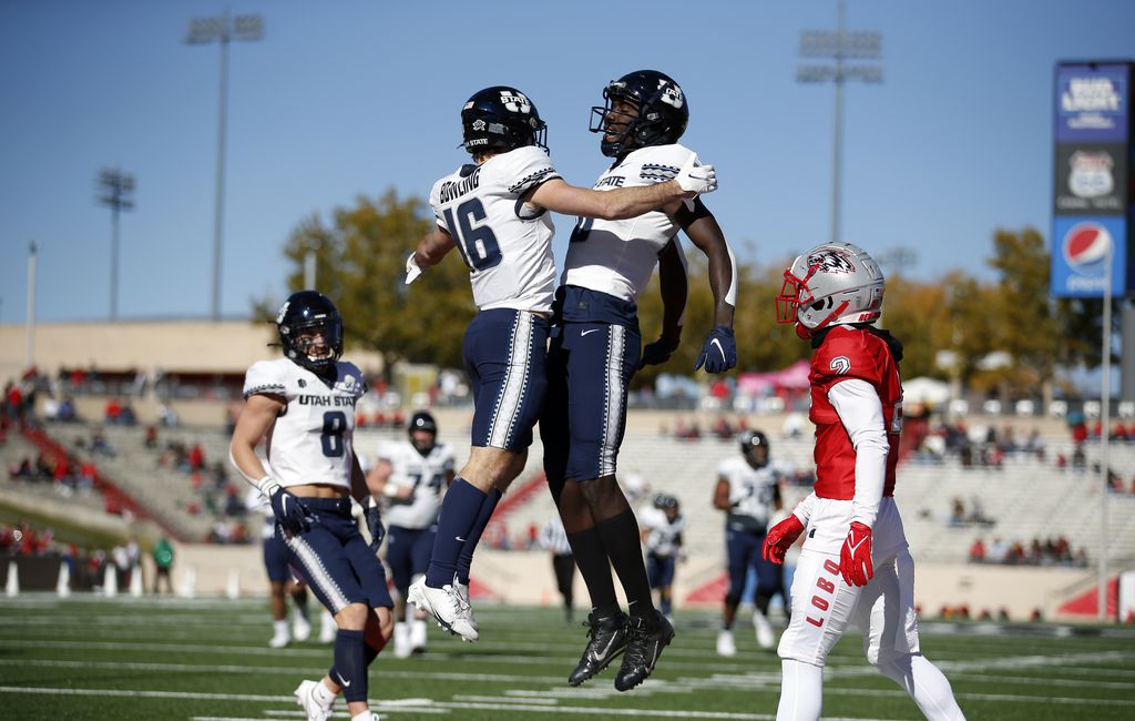 Former USU QB Scores Twice On Thursday Night Football