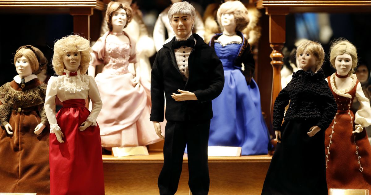 Husband Of Iowas 1st Woman Governor Gets First Lady Doll