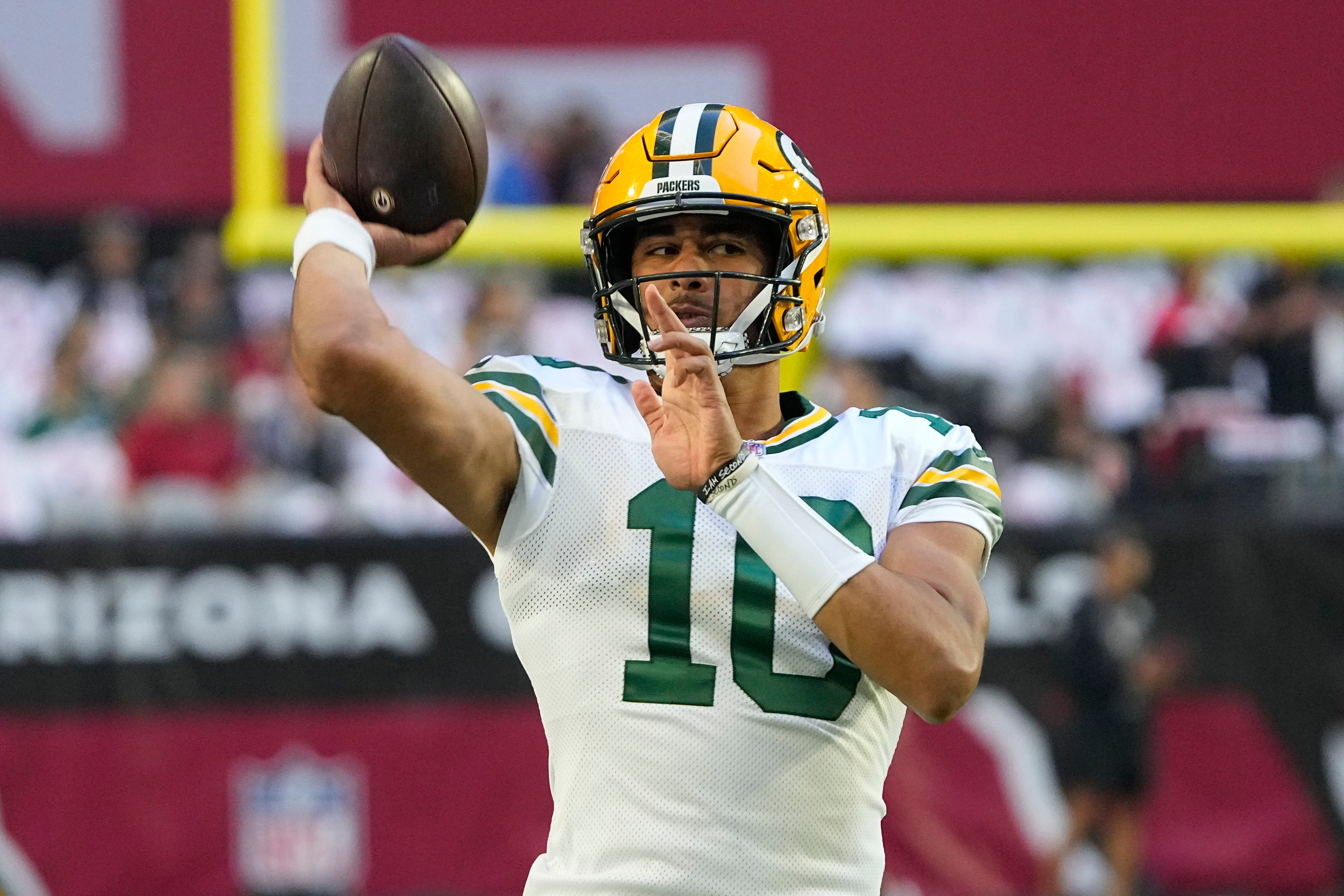 Aaron Rodgers tests positive for Covid-19 and will miss Green Bay