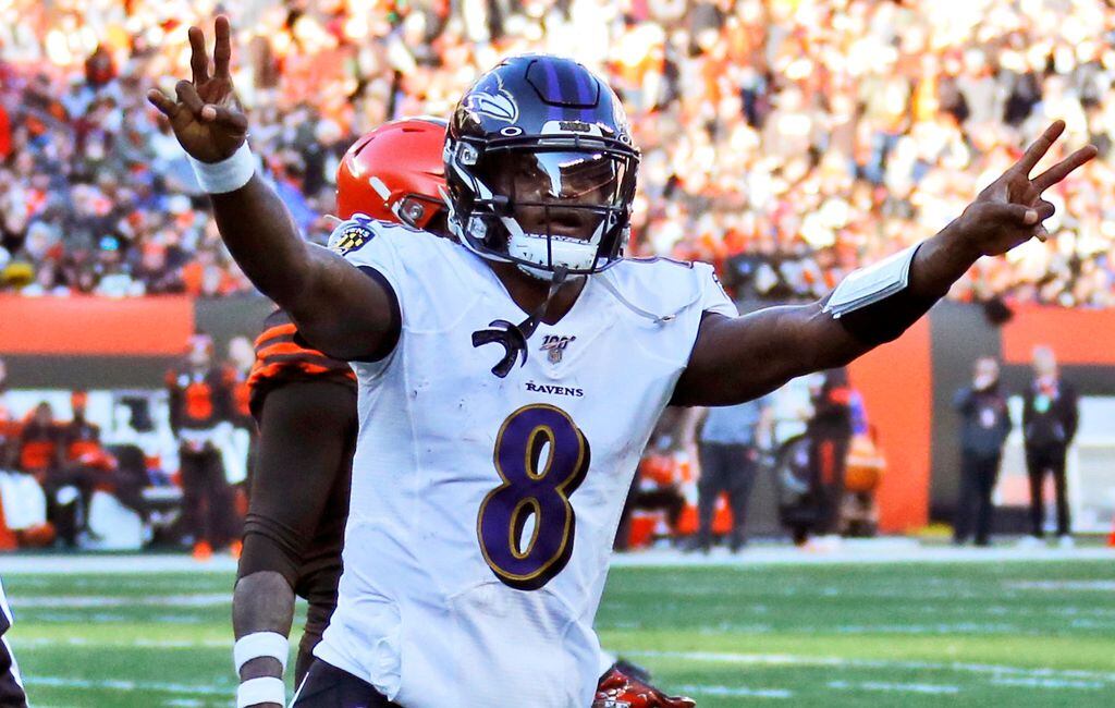 Ravens' star QB Jackson sprains ankle in loss to Browns