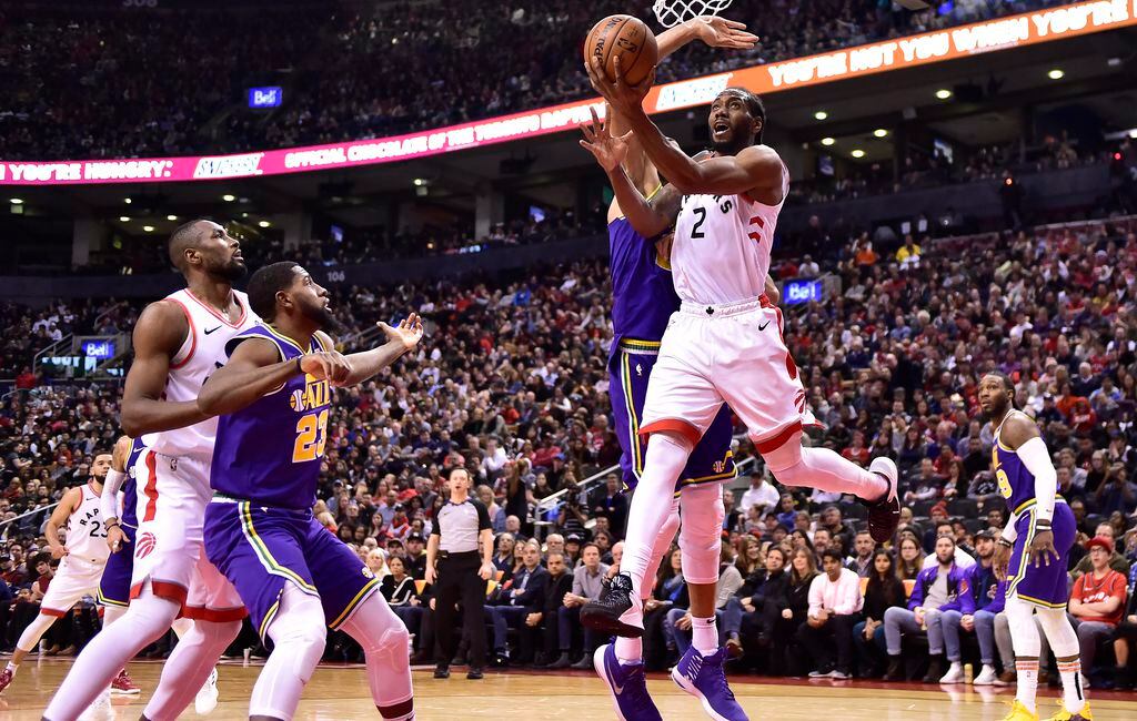 Kawhi Leonard drops season-high 43 points in dominant outing vs